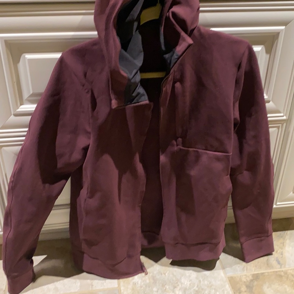 Men’s Lululemon scuba hoodie with zip up